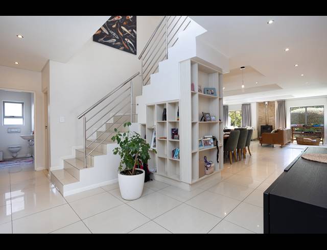 5 BEDROOM FREESTANDING TO LET IN STONEHURST MOUNTAIN ESTATE